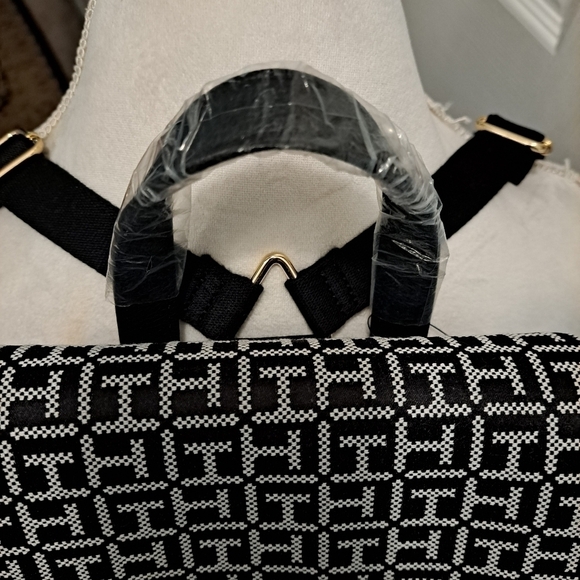 NWT Tommy Hilfiger Camilla II Flap Backpack   11\